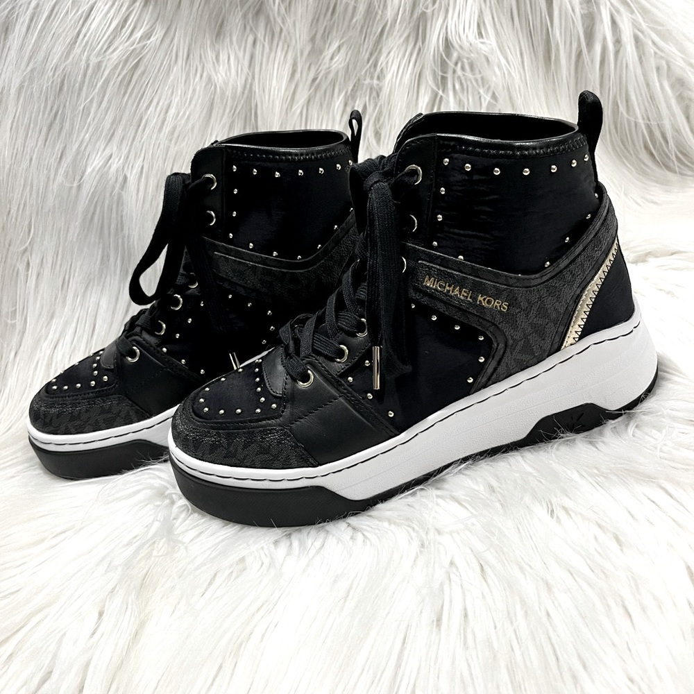 LIKE NEW MICHAEL KORS SNEAKERS 👟